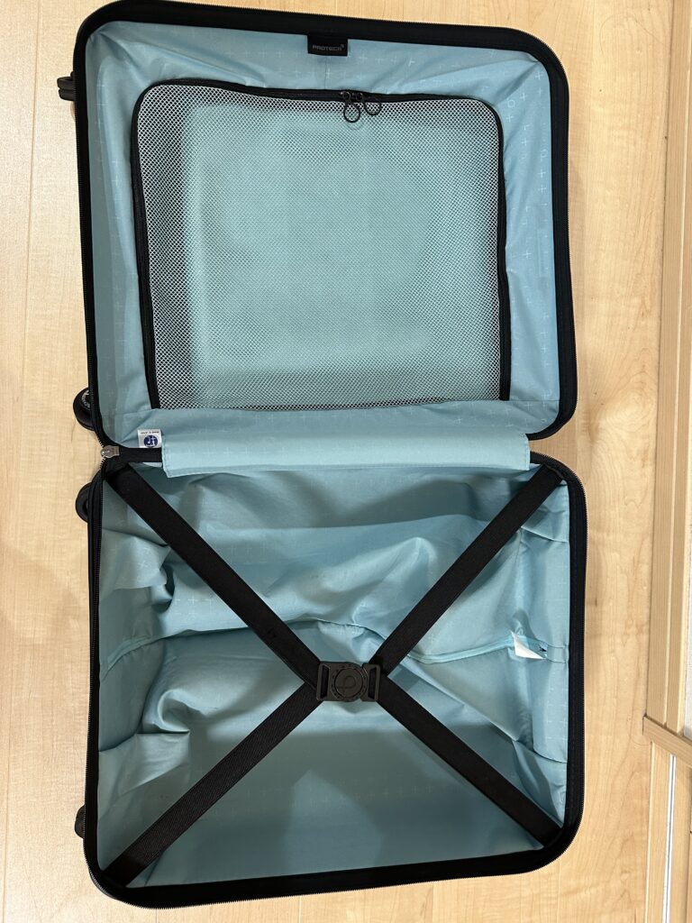 内装 ─ 片面Xバンド + 片面メッシュの偏った設計1