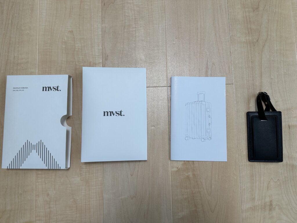 実際に使ったTreva:説明書やラゲッジタグ