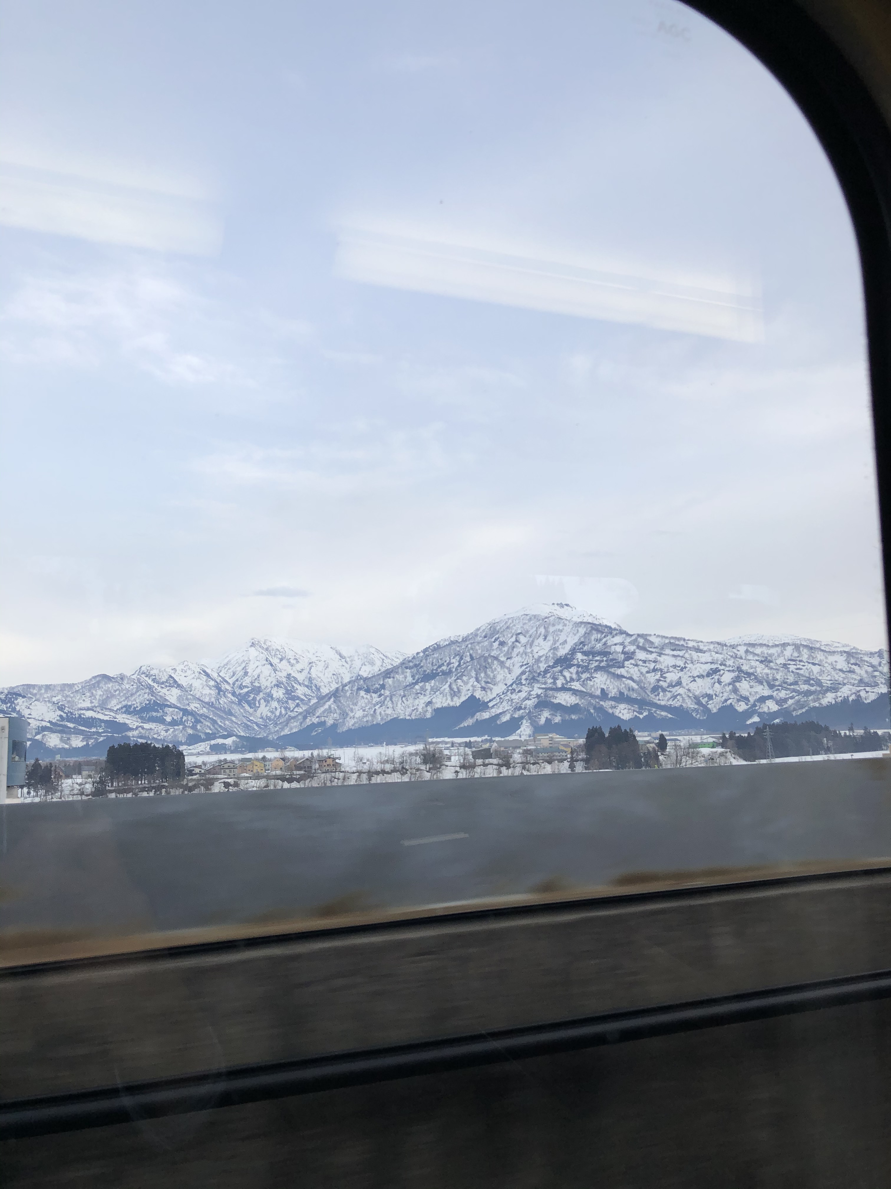 2021年3月5日に南魚沼市「新幹線車窓からの雪山景色(南魚沼エリア)」で撮影した写真