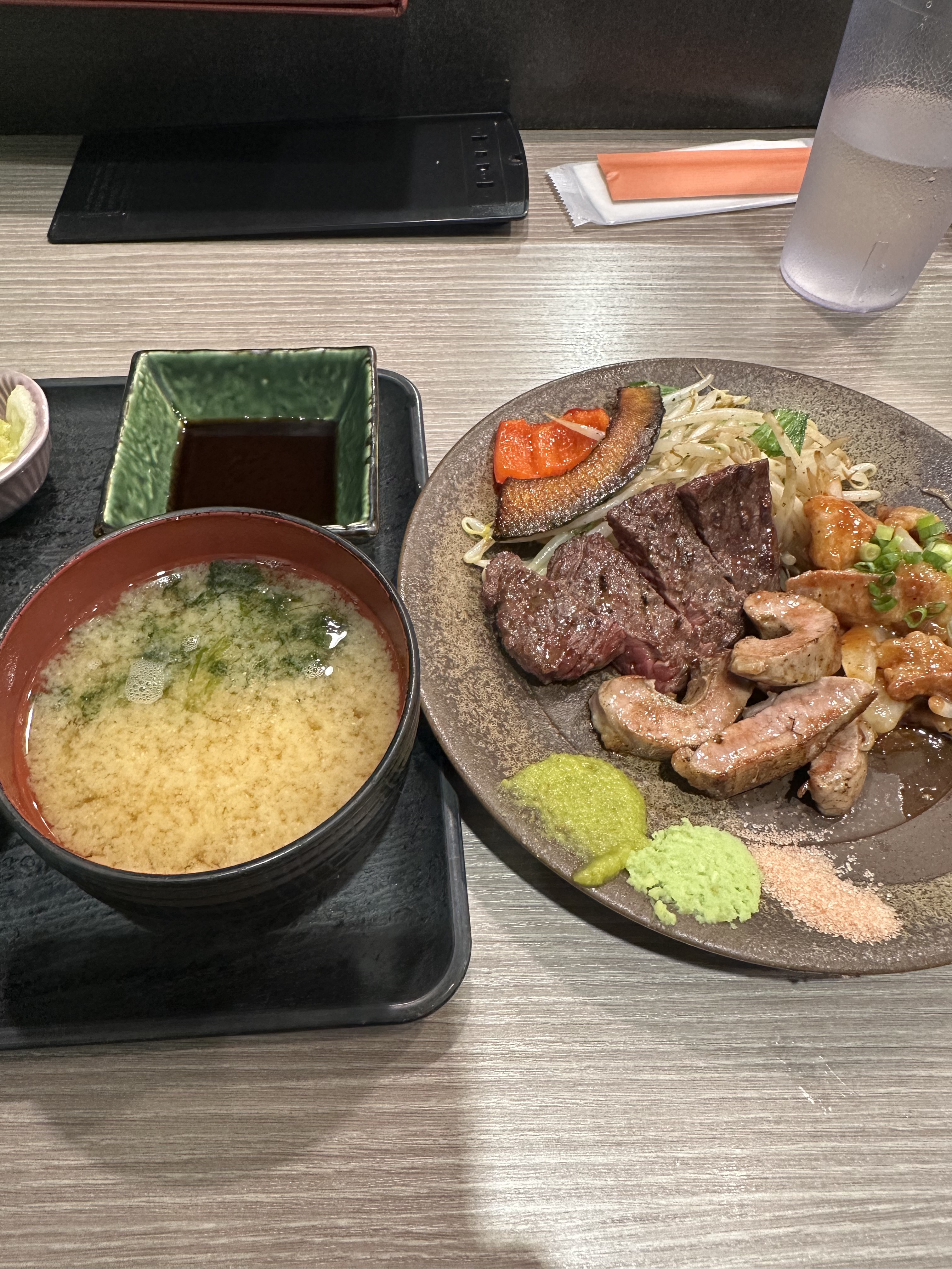 2025年6月2日に金沢市「金沢肉食堂　百番街店」で撮影したランチ写真