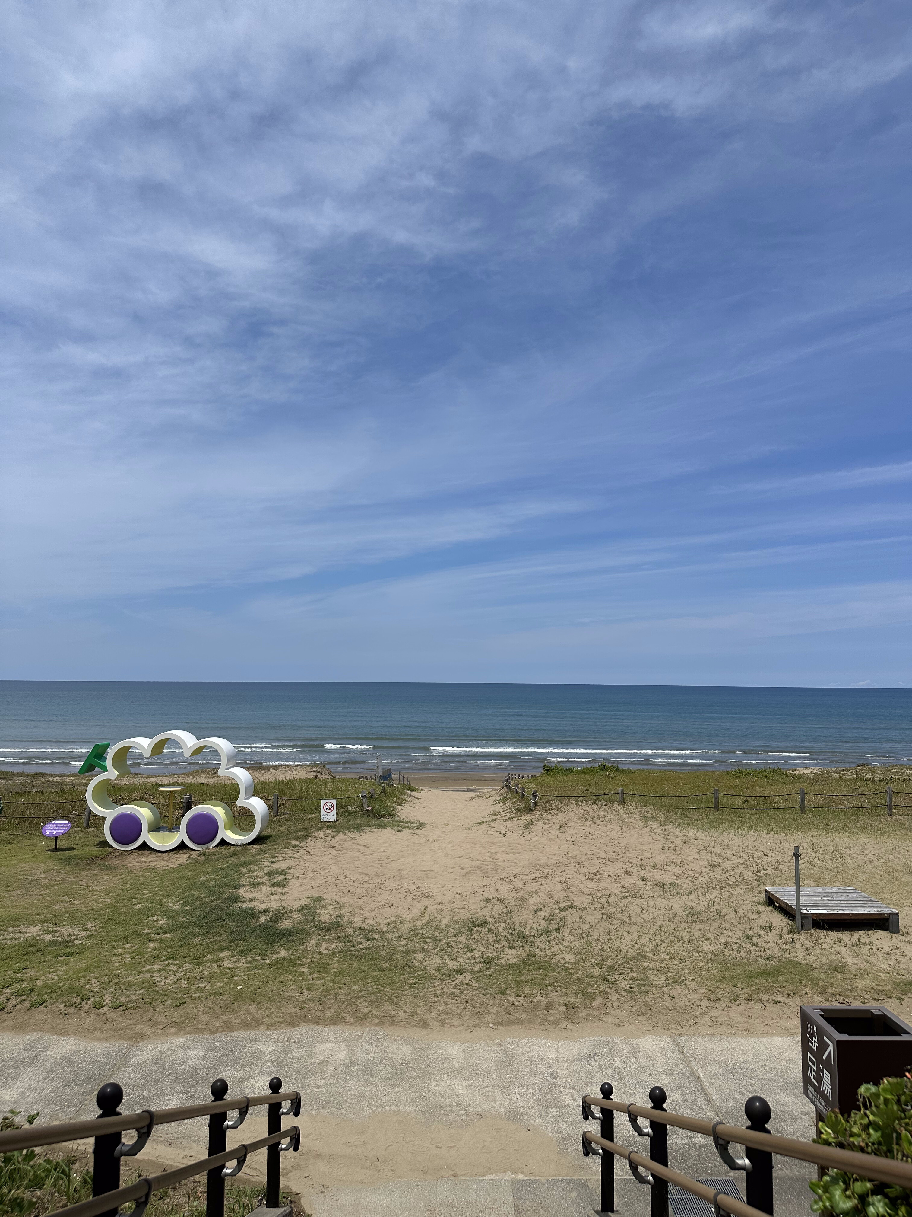 海岸へ続く道