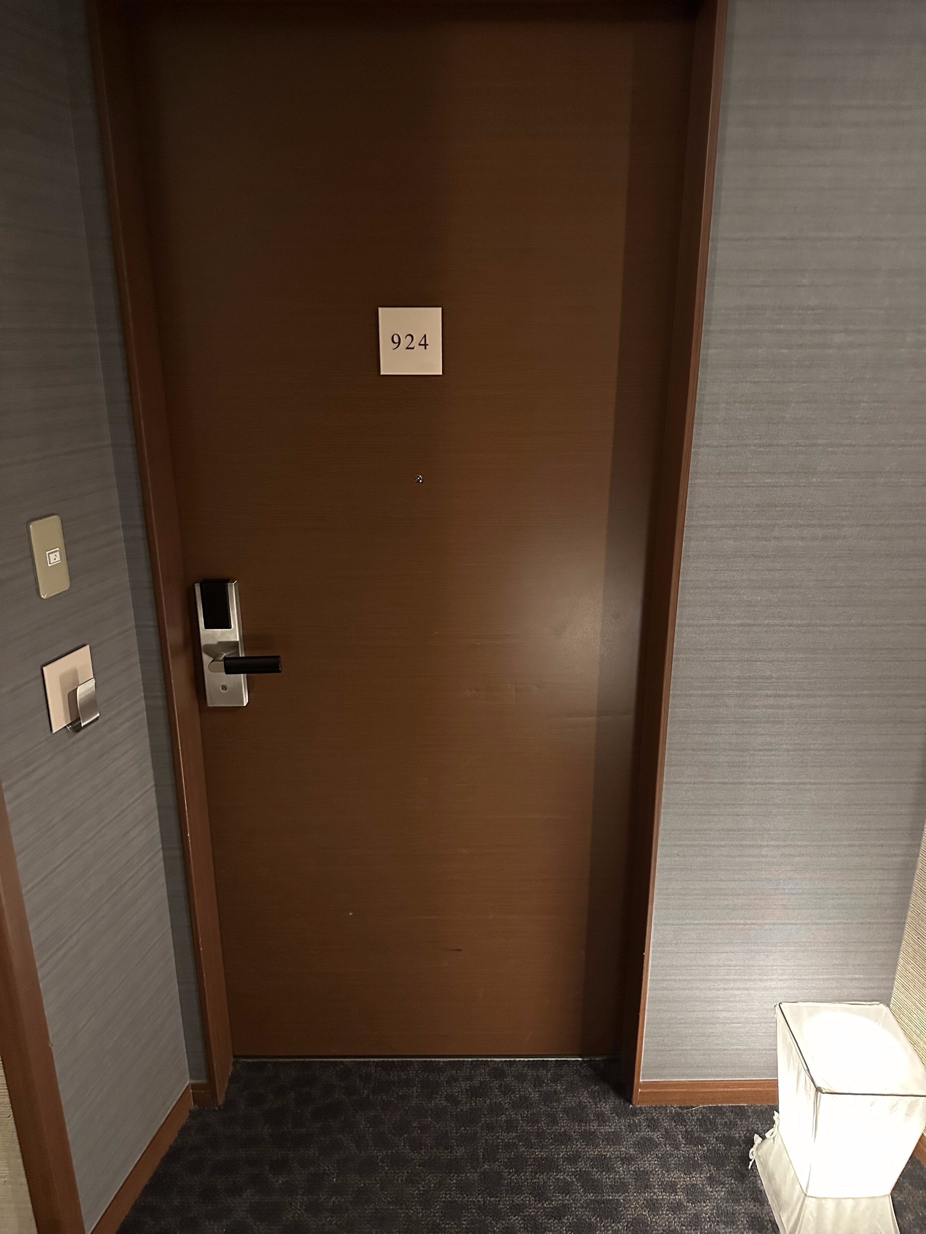 ホテルの部屋入口