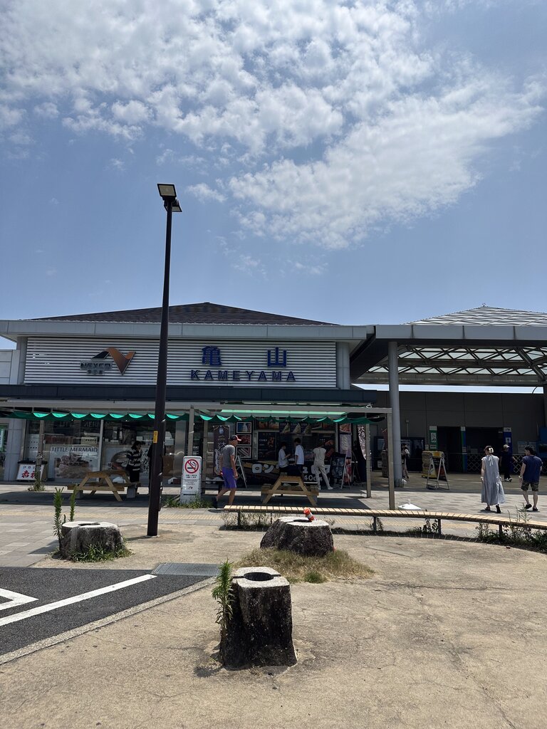 平日なのに賑わっていました。天気が良く、暑かったけど気持ちよかったです。