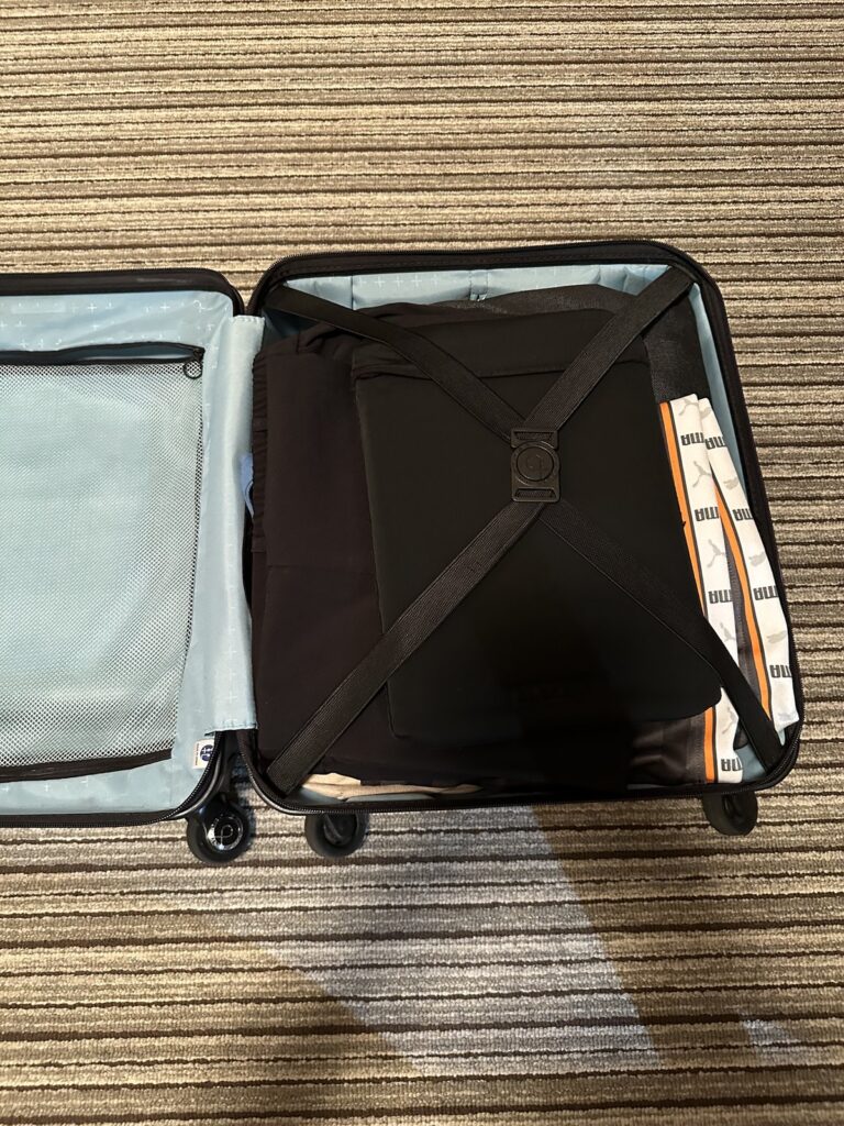 1泊分の荷物を詰めたプロテカ マックスパス3
