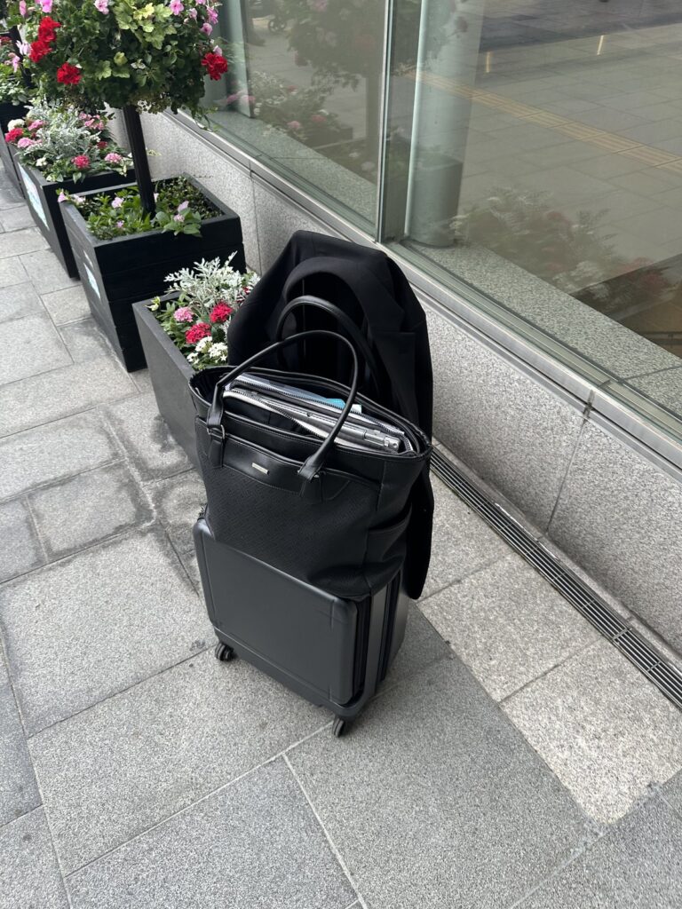 札幌駅前でバッグを載せたプロテカ マックスパス3